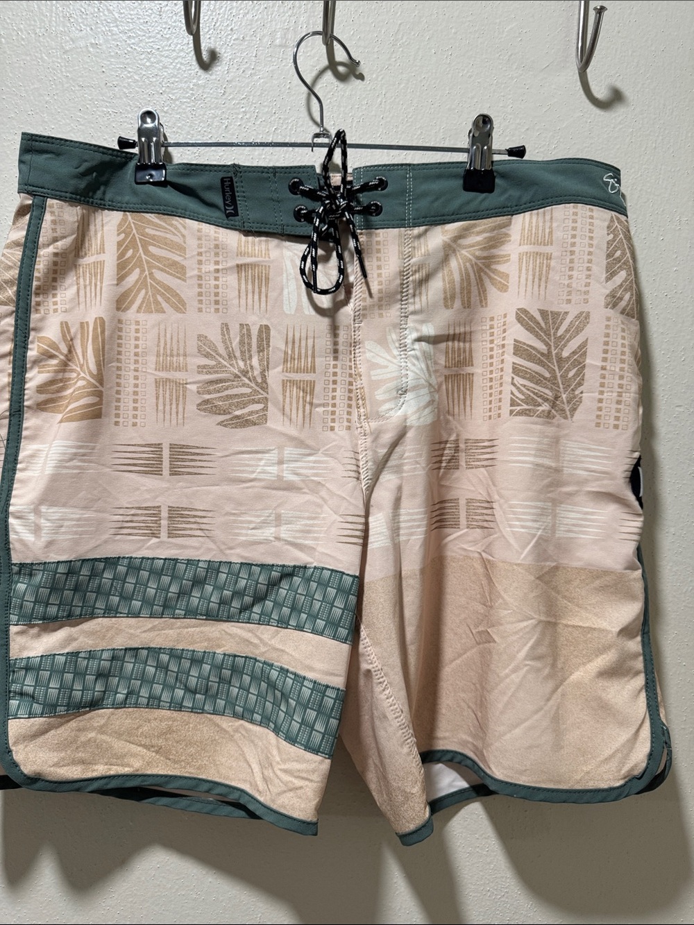 Hurley Green Waistband & Beige Patterned Board Shorts